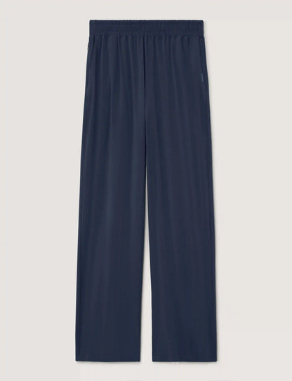 Women's Luxe Traveler Woven Pant