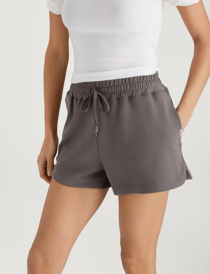 Women's Luxe Traveler Knit Mid-Rise Short
